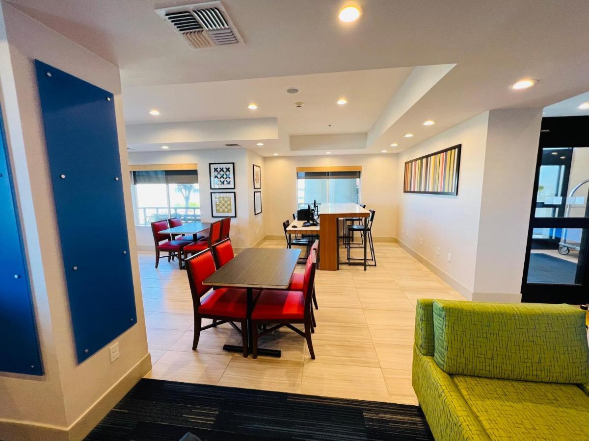 Holiday Inn Express & Suites Salinas By Ihg Eksteriør bilde