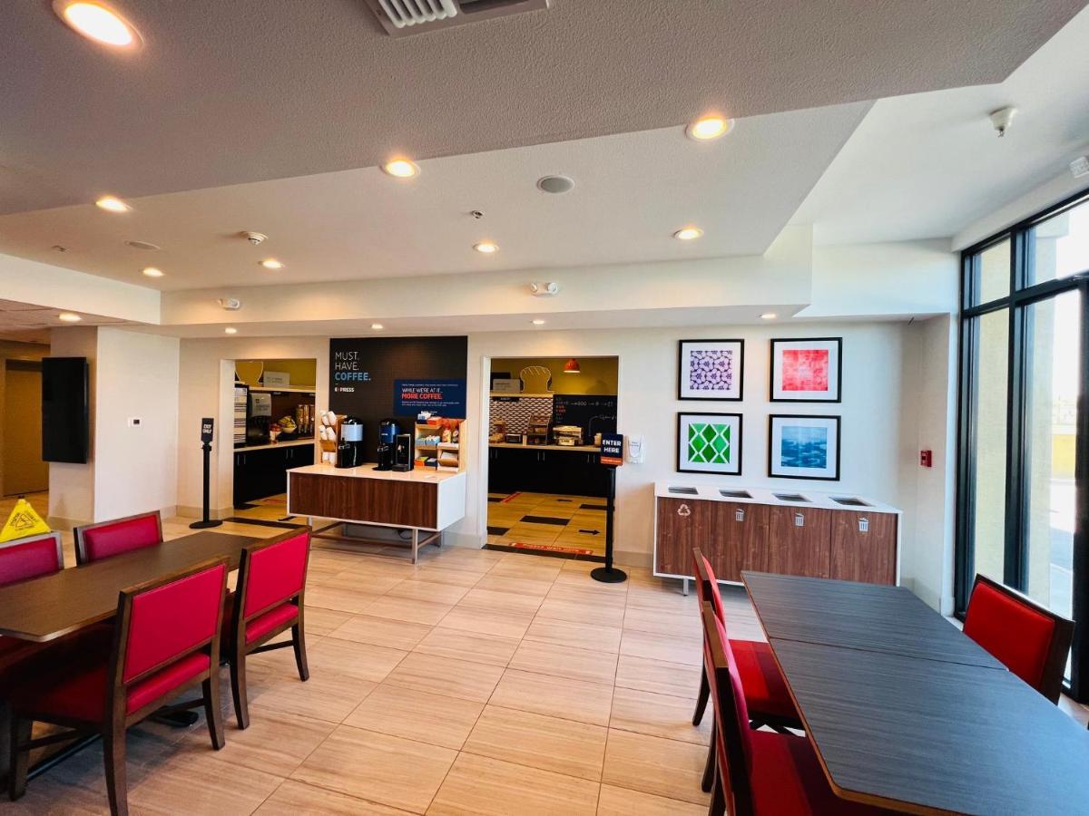 Holiday Inn Express & Suites Salinas By Ihg Eksteriør bilde