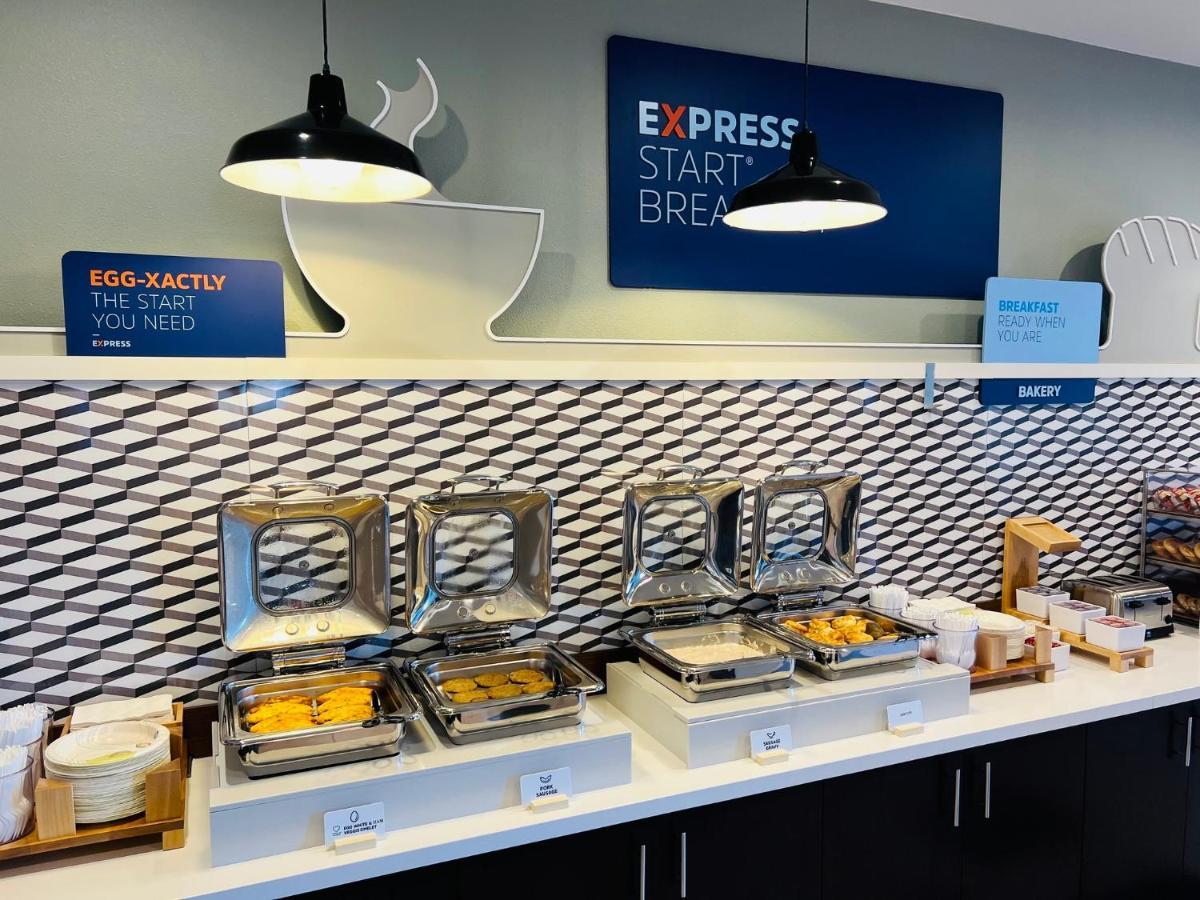 Holiday Inn Express & Suites Salinas By Ihg Eksteriør bilde