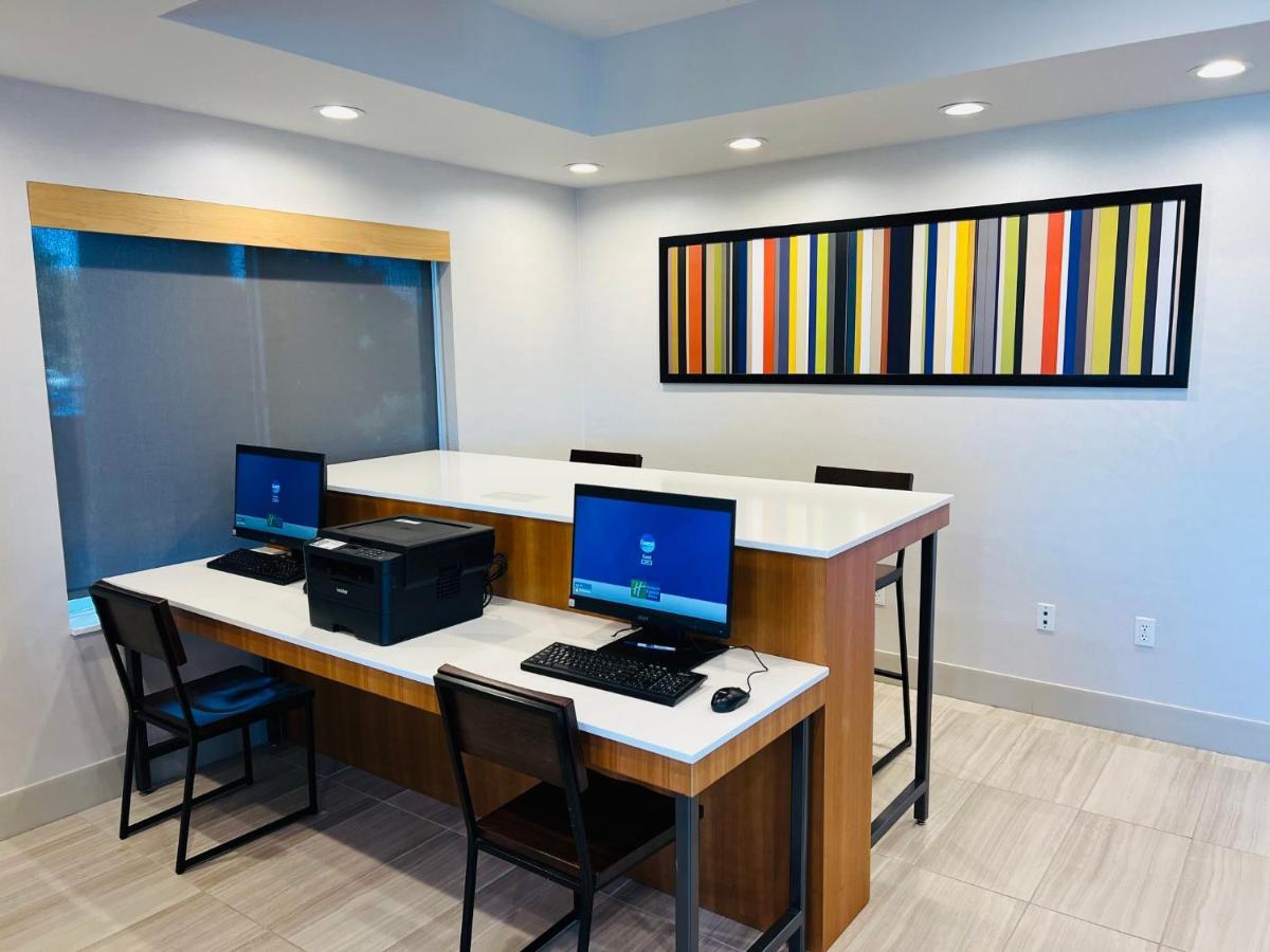 Holiday Inn Express & Suites Salinas By Ihg Eksteriør bilde