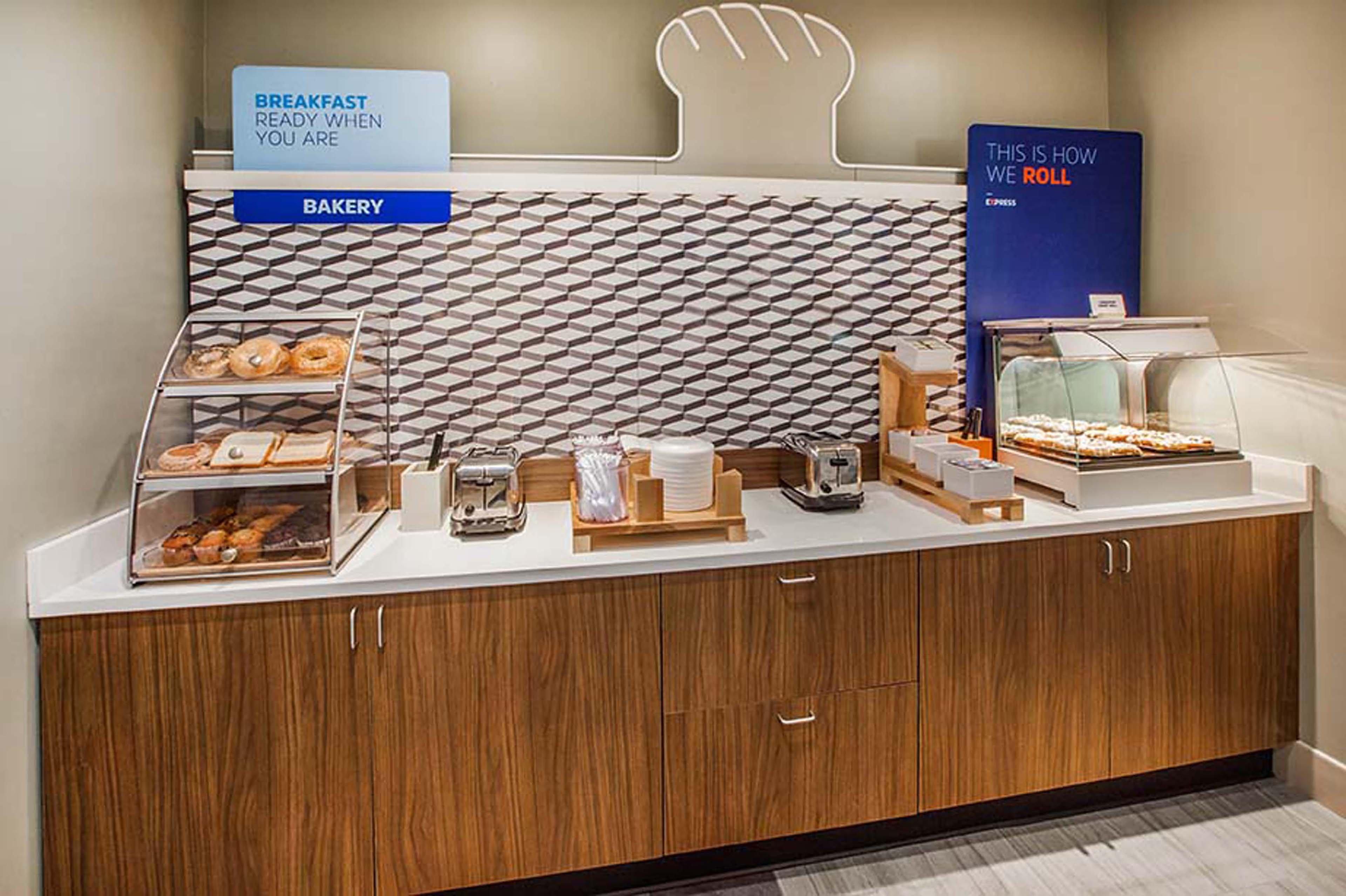 Holiday Inn Express & Suites Salinas By Ihg Eksteriør bilde